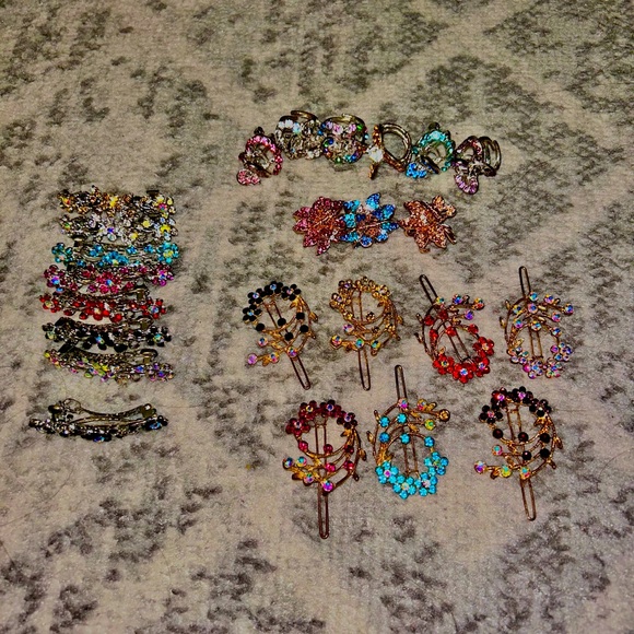 Set of 23 gold and silver hair clips with jewels; various colors and shapes - Picture 1 of 2